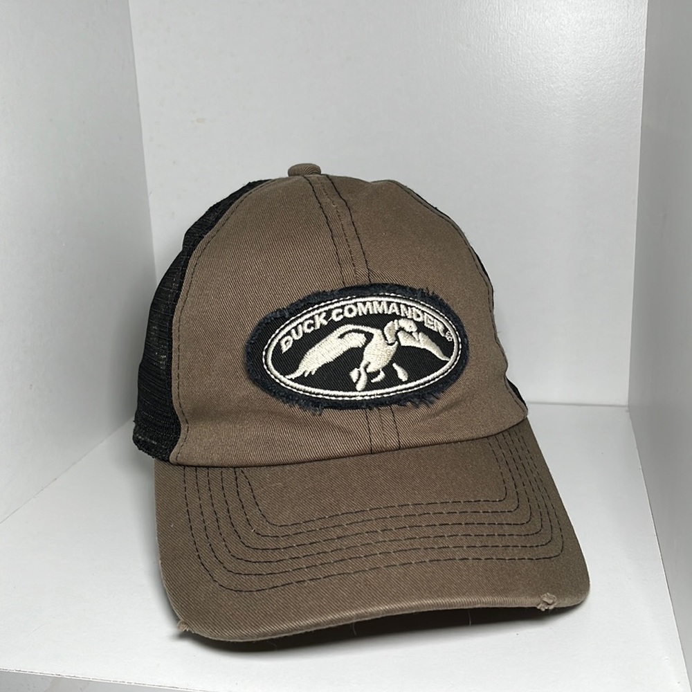 Duck commander trucker hat adjustable strap